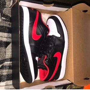 StockX Jordan 1 low black/fire red-white Jordan's sz 7 NWOTS (NIKE)